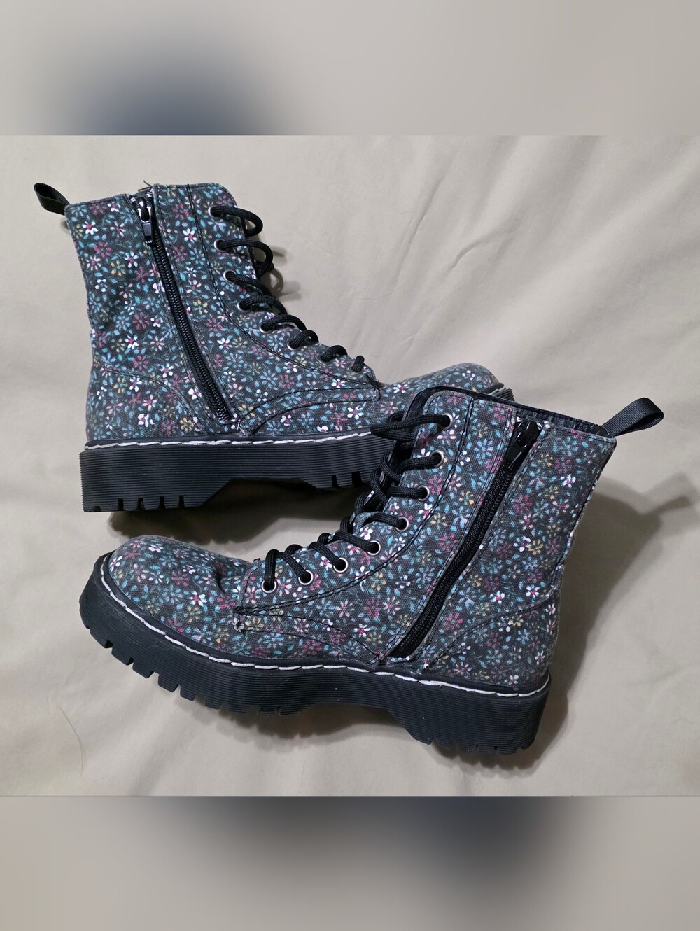 Sincerely Jules Harley Ditsy Black Floral Lace-Up/Zip Combat Ankle Boots Size 8M
